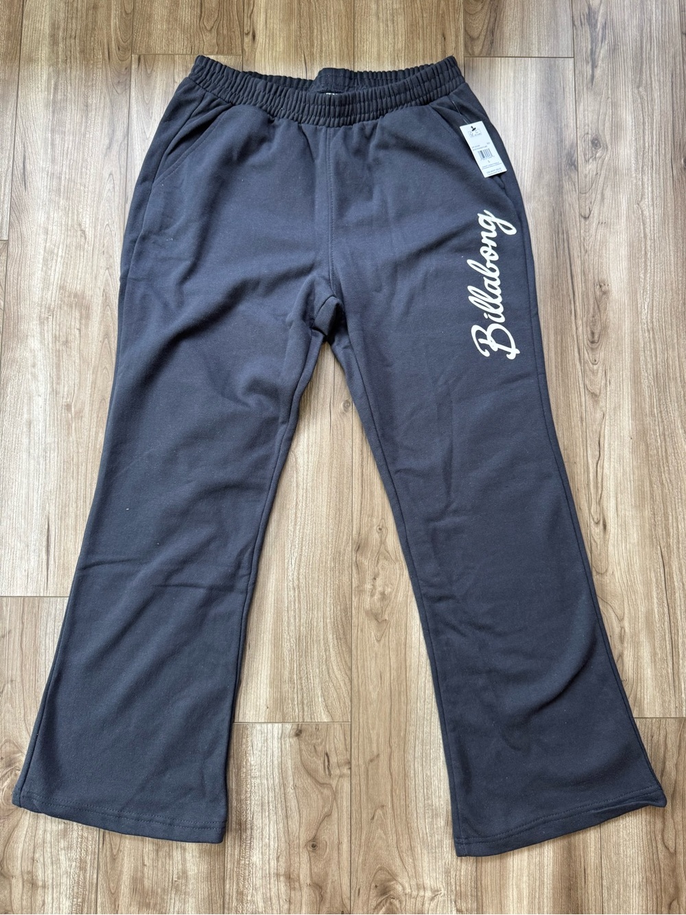Billabong women’s wave Runner flare sweatpants Size Large Black NEW